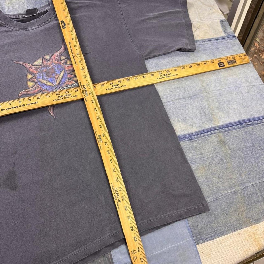 2000s The Real Essence Sun Globe Graphic Tee | XL