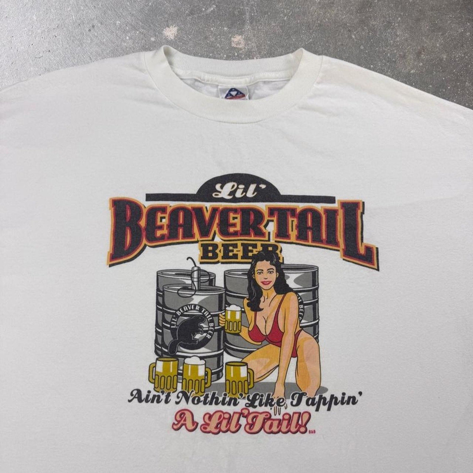 2000s Lil’ Beaver Tail Beer Graphic Tee | XL