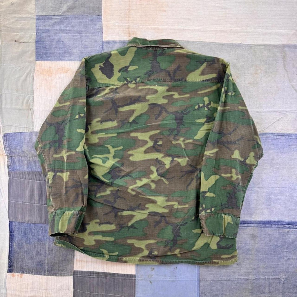 1969 US Army Vietnam ERDL Green Leaf Camo Jungle Fatigue Jacket | Medium Short