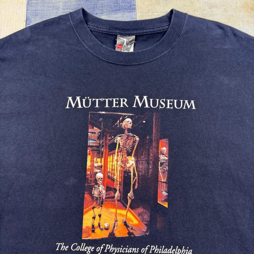 2000s Mütter Museum Philadelphia Skeleton Medical Oddities Tee | Large