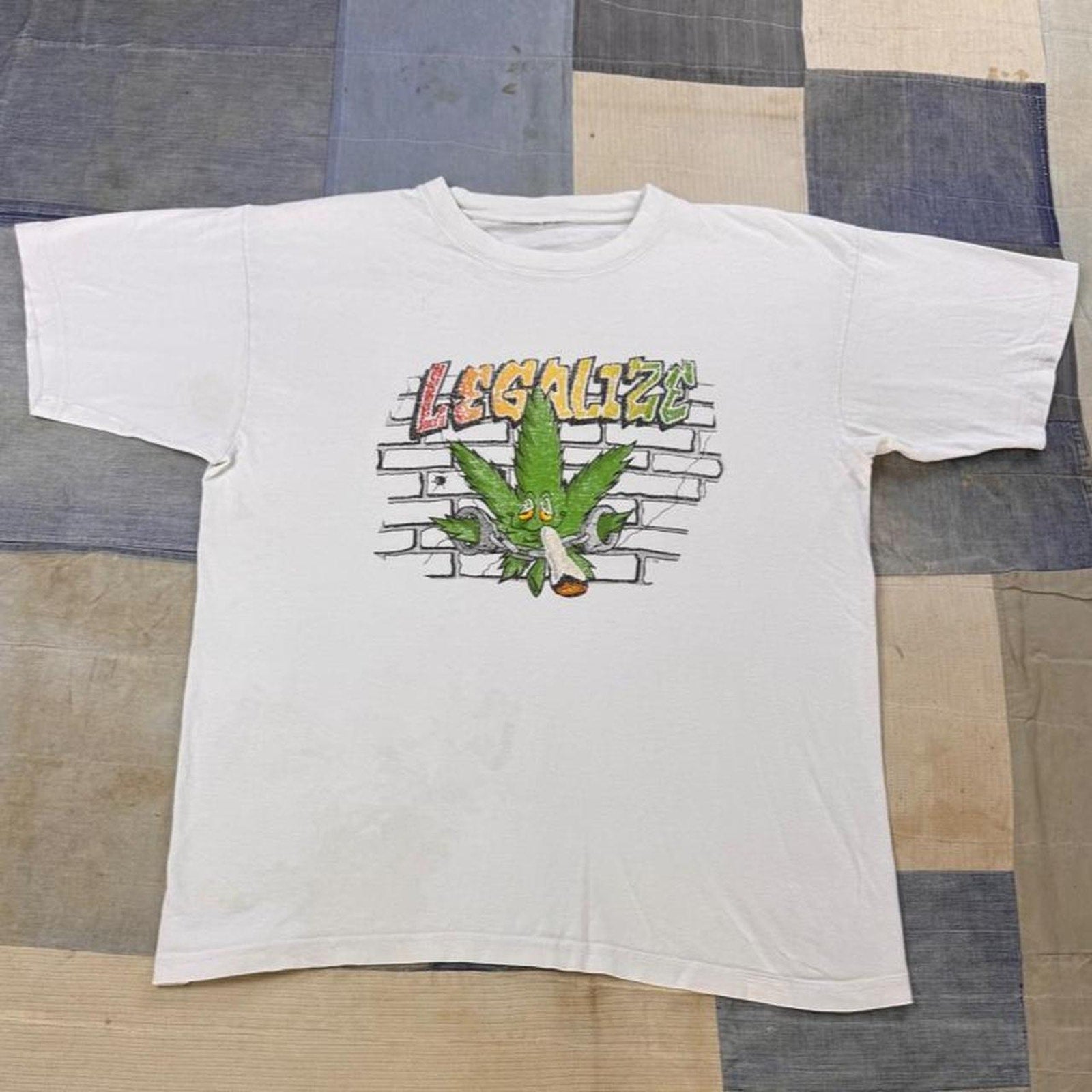 1990s Legalize Marijuana Weed Graphic Tee | Large