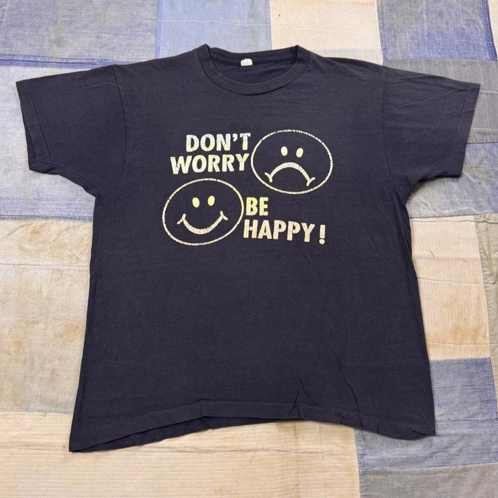 1980s Don’t Worry Be Happy Smiley Face Tee | Large
