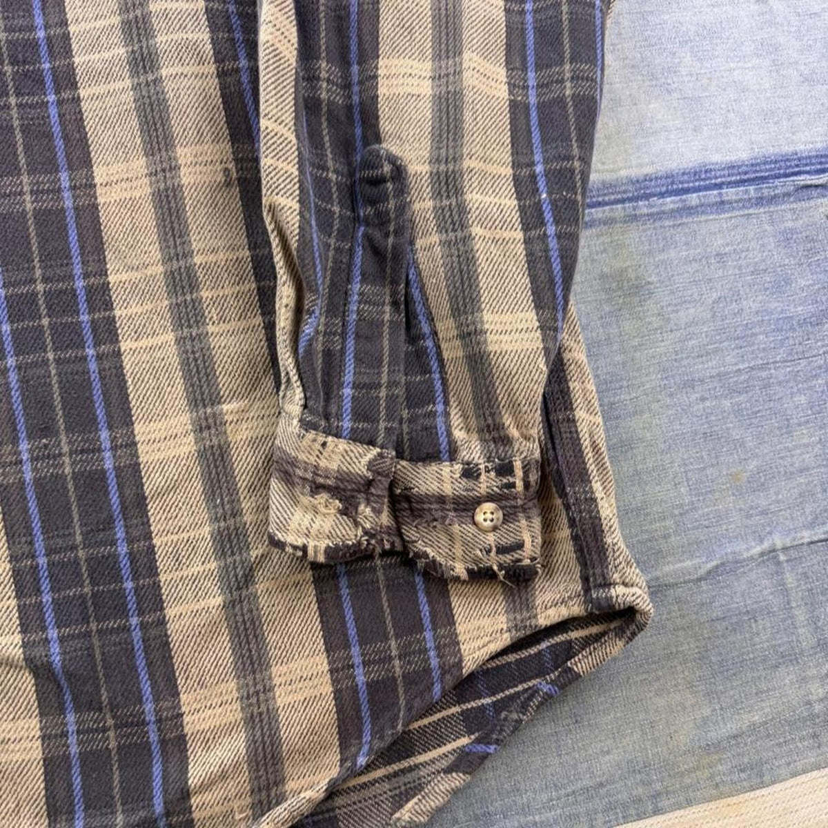 2000s Carhartt Distressed Plaid Flannel Shirt | XL