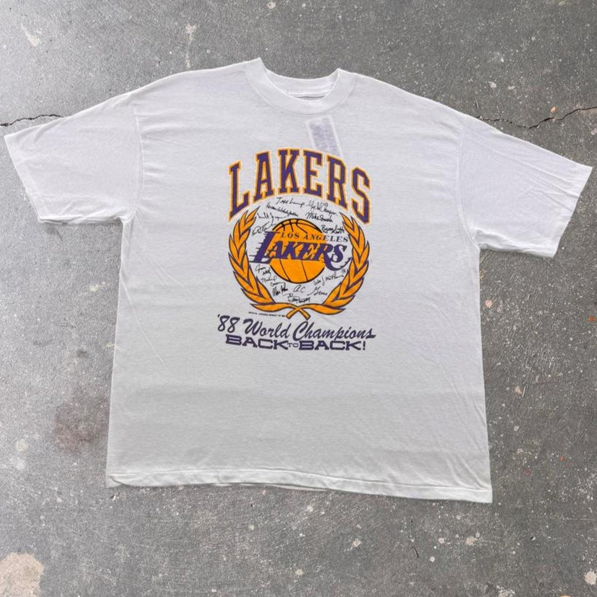 1988 Los Angeles Lakers Back-to-Back World Champions Tee | 2XL