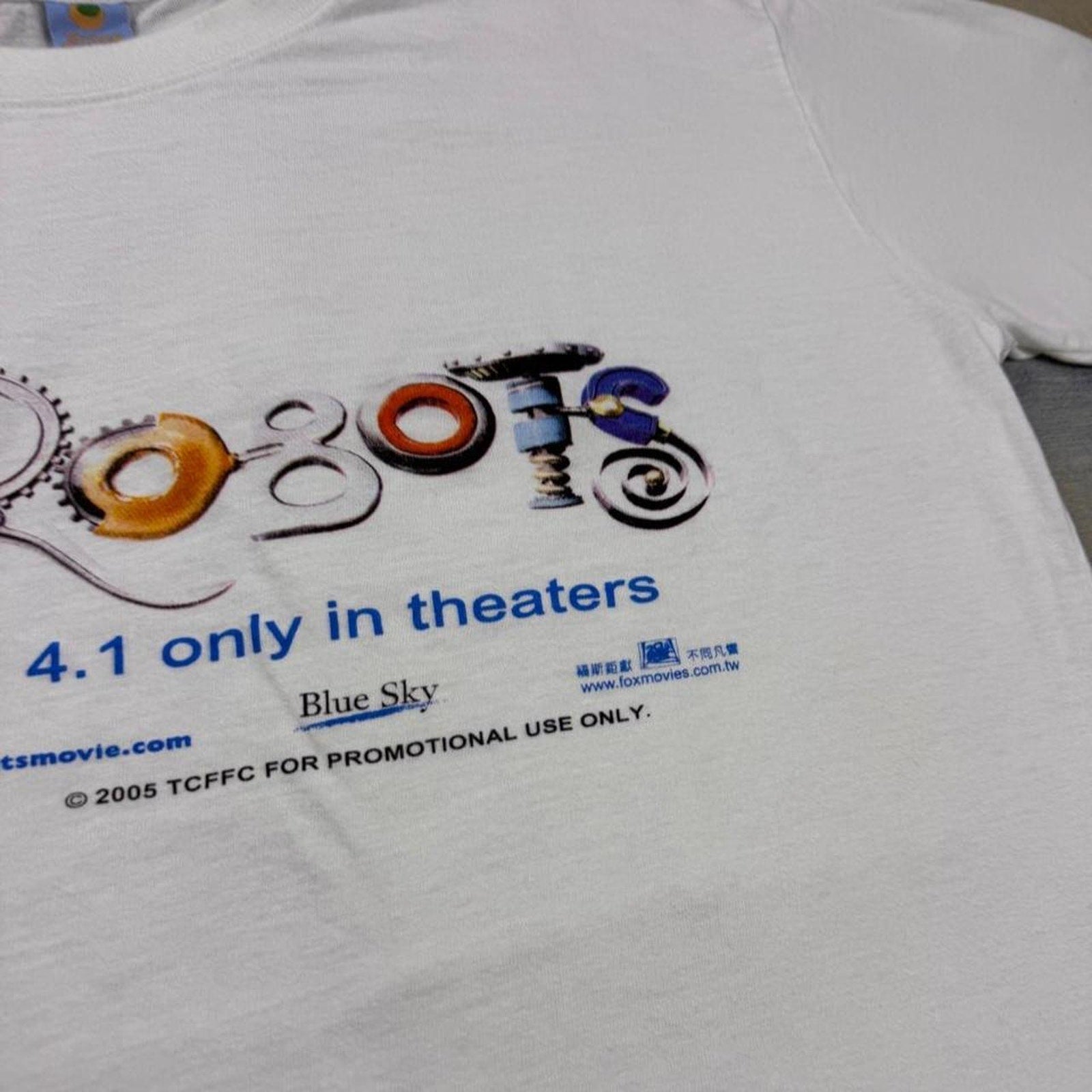 2005 Robots Movie Promotional Graphic Tee | Medium