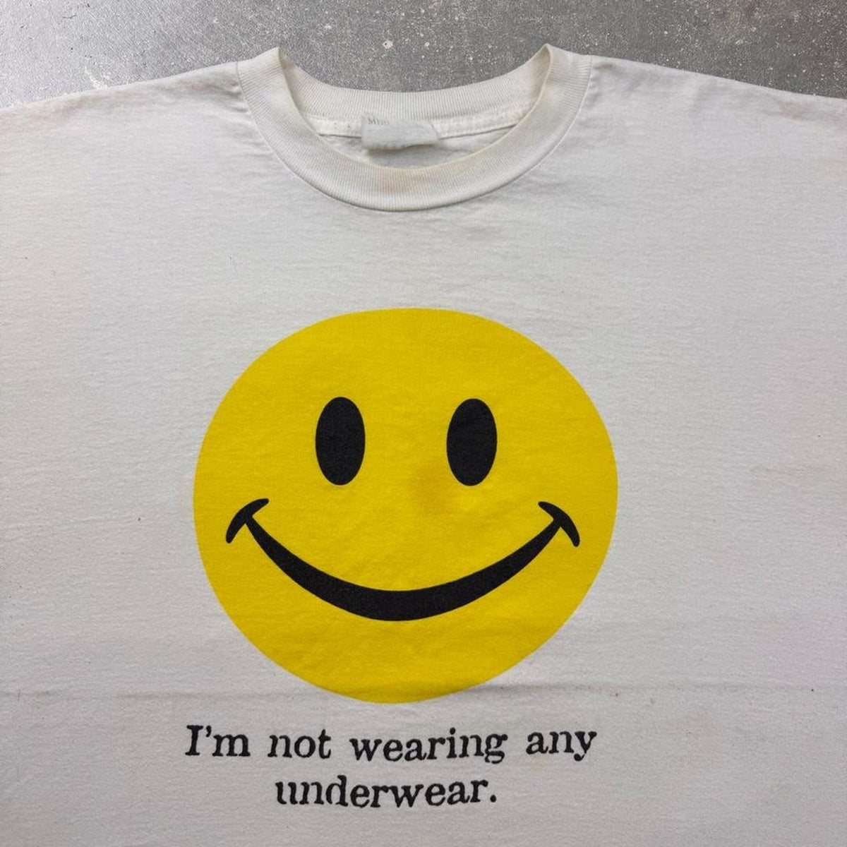 1990s Smiley Face “Not Wearing Underwear” Humor Tee | XL