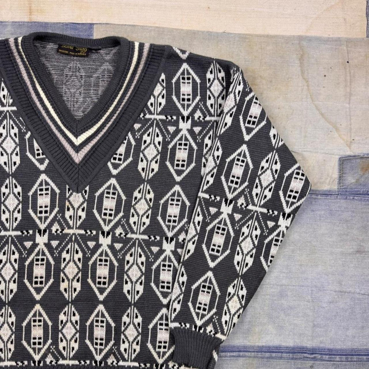 1980s Laura Begg Geometric V-Neck Sweater | L