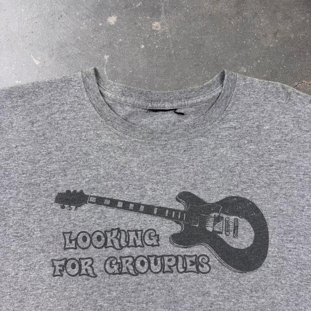 2000s Looking for Groupies Guitar Heather Gray Slogan Tee | XL