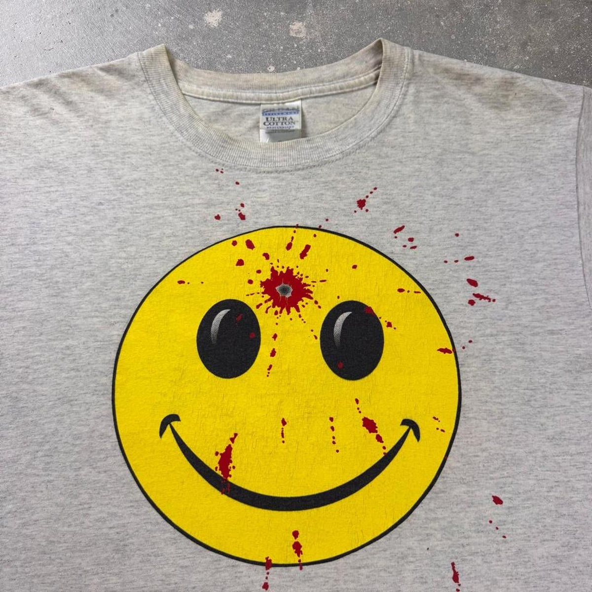 1990s Smiley Face Bullet Hole Graphic Tee | Medium