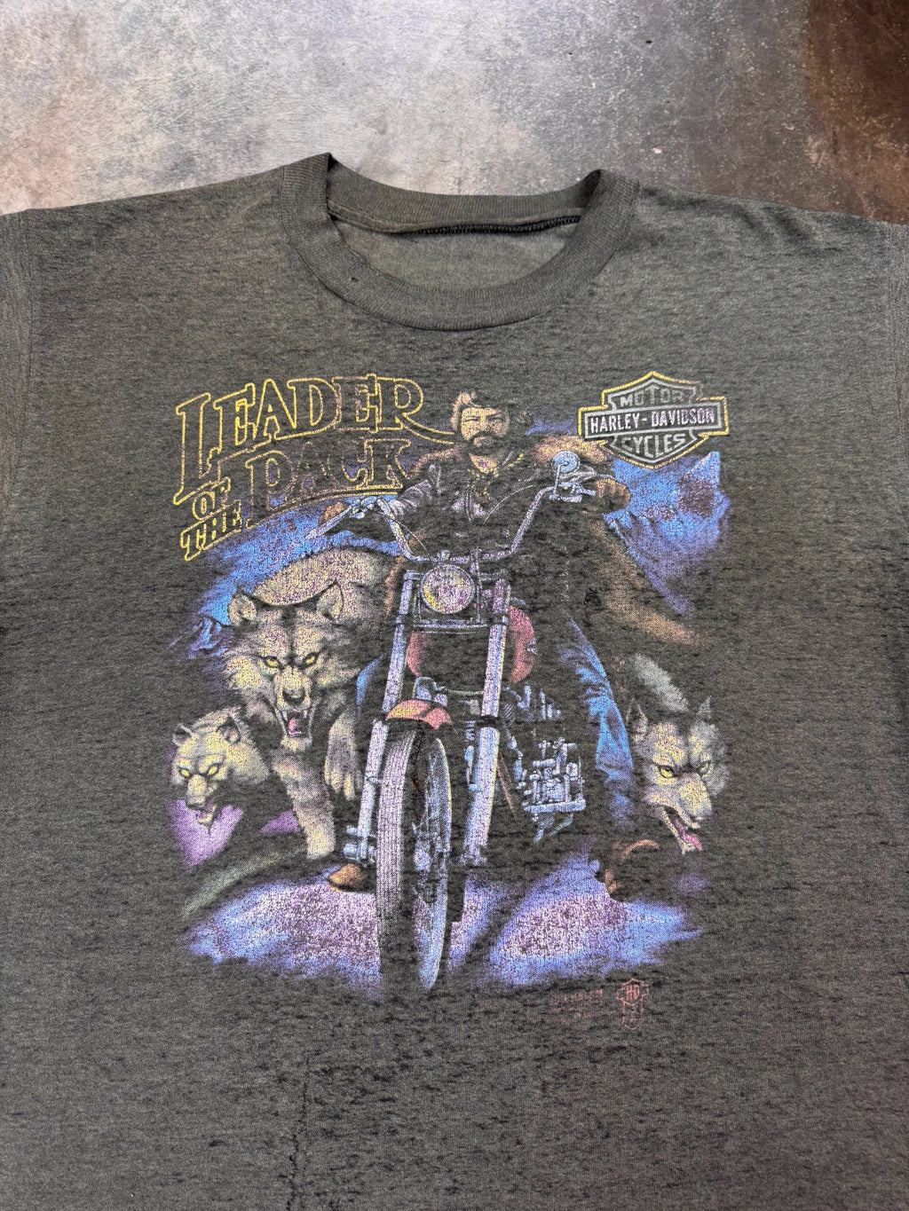 1980s Harley Davidson Heavily Distressed Leader of The Pack 3D Emblem Black T Shirt | Medium