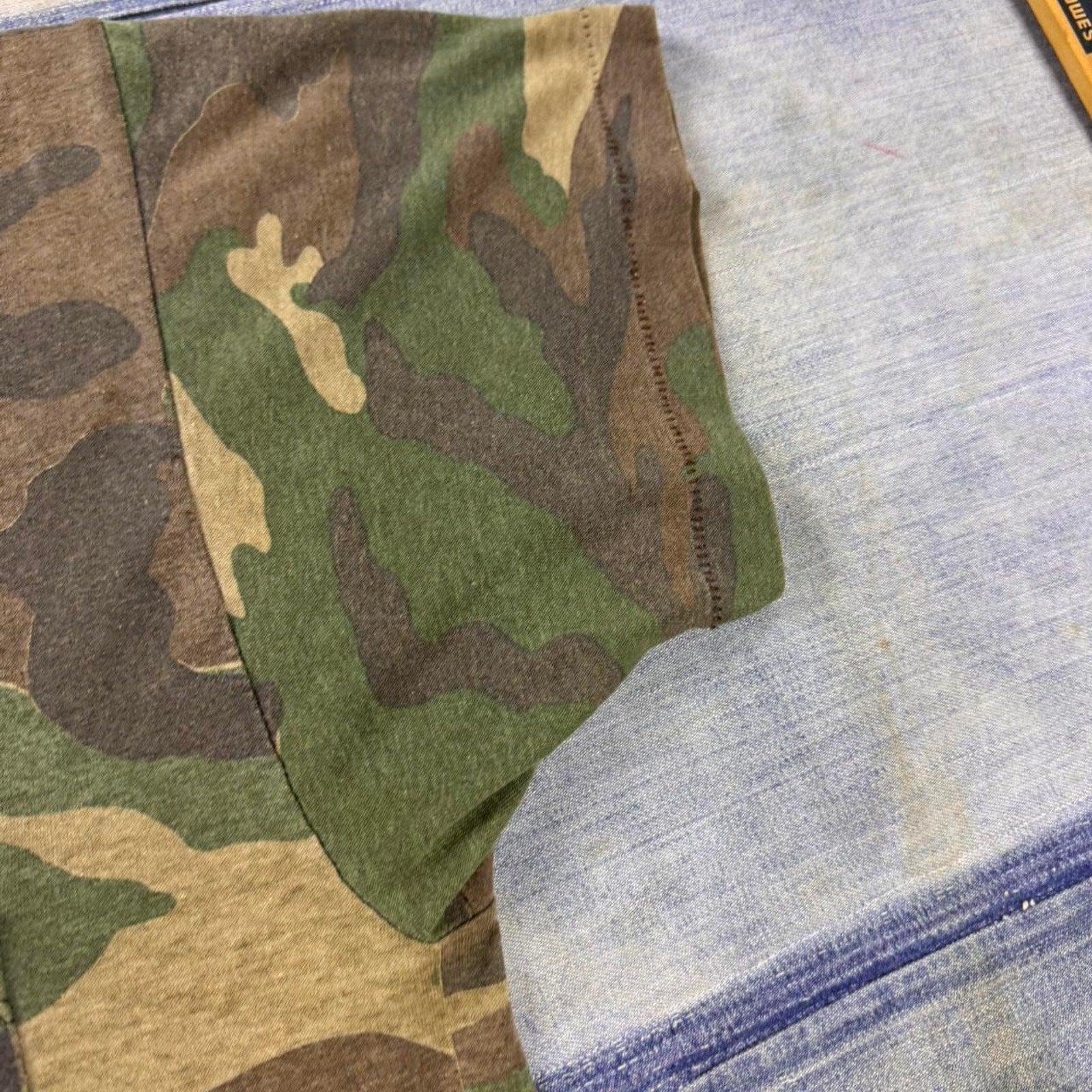 Vintage essential 90s Camo Pocket Tee Size Large