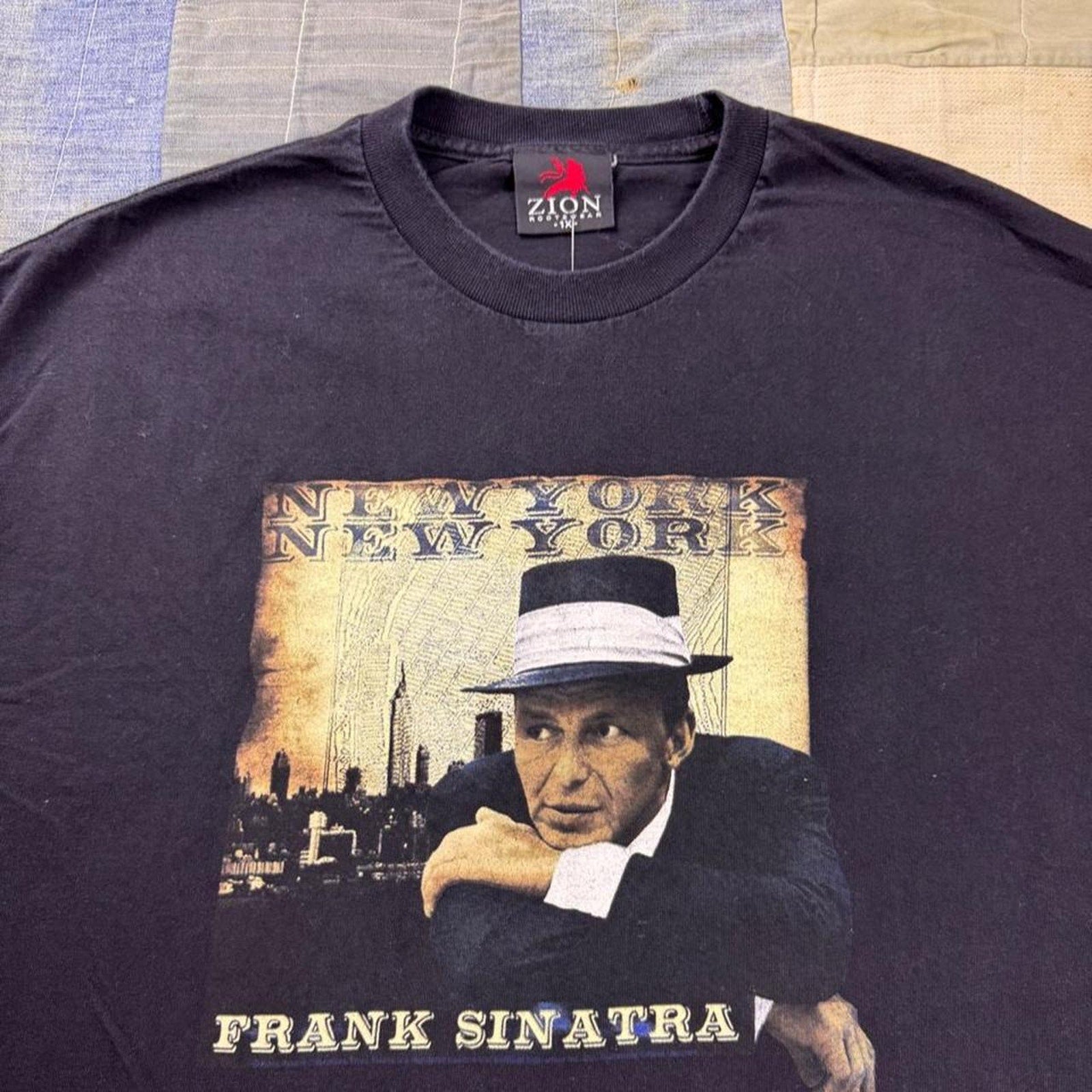2000s Frank Sinatra New York Portrait Graphic Tee |  XL