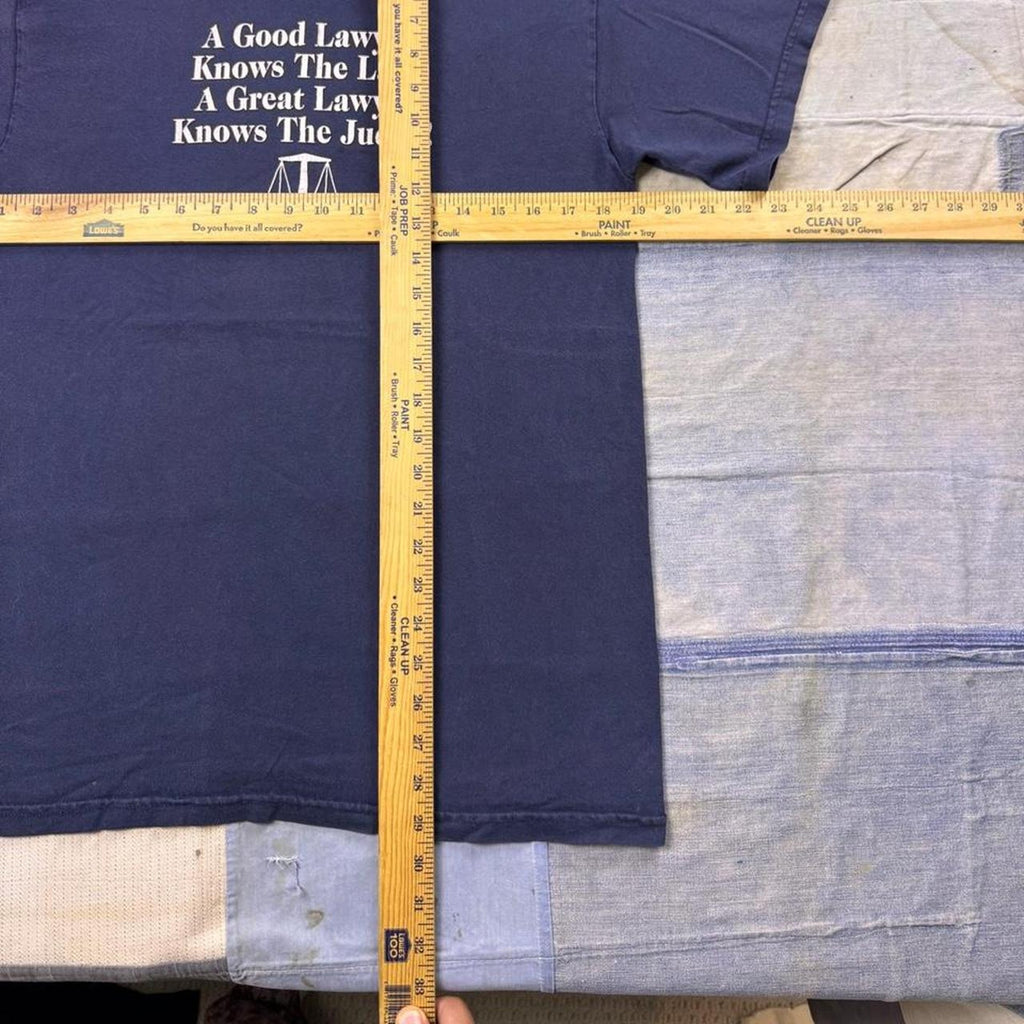 1990s A Good Lawyer Knows The Judge Graphic Tee | Medium