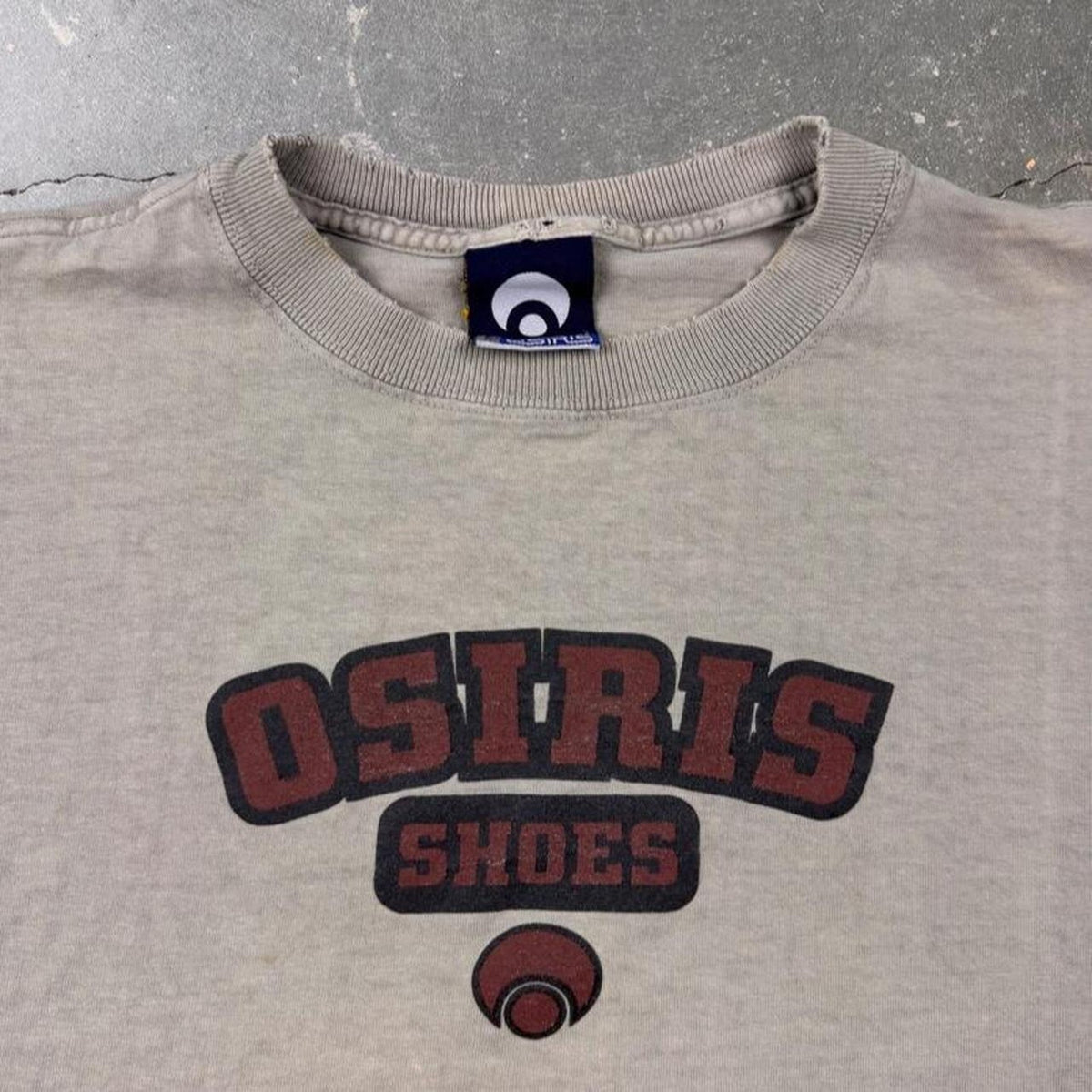 1990s Osiris Shoes Logo Skate Tee Gray Distressed | Large