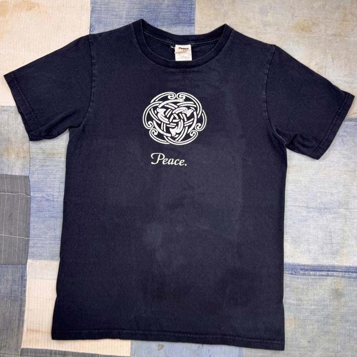 2000s Peace Frogs Celtic Knot Peace Graphic Tee | Small