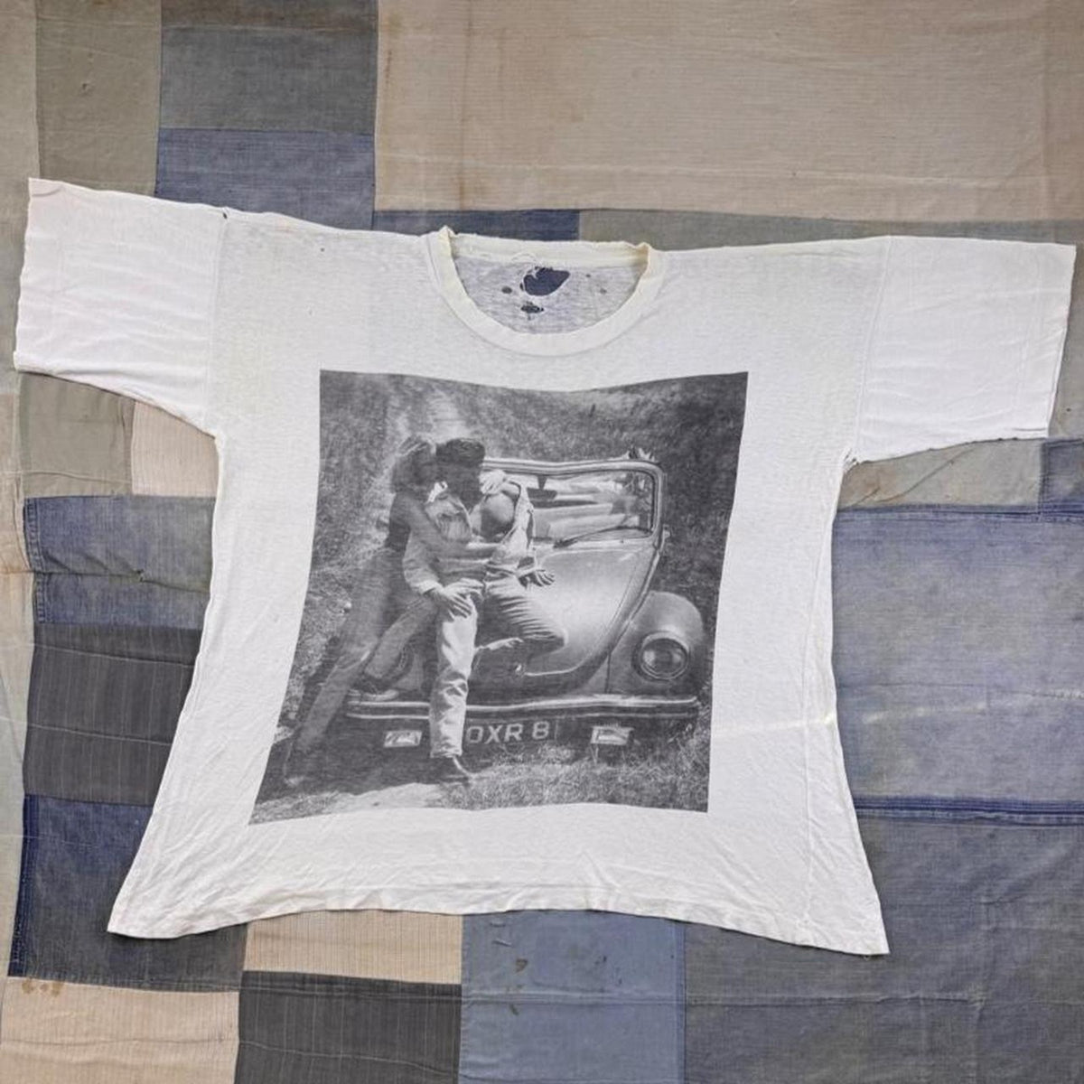 1990s Volkswagen Beetle Couple Photo Graphic Tee | XL