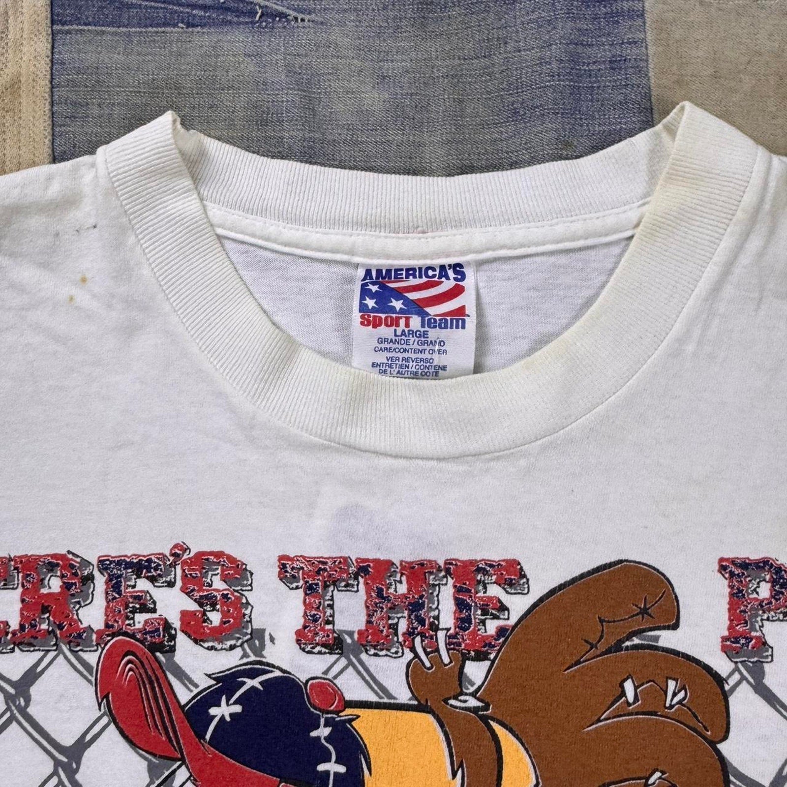 1994 Atlanta Braves Fred Flintstones cartoon tee with cartoon baseball Size L