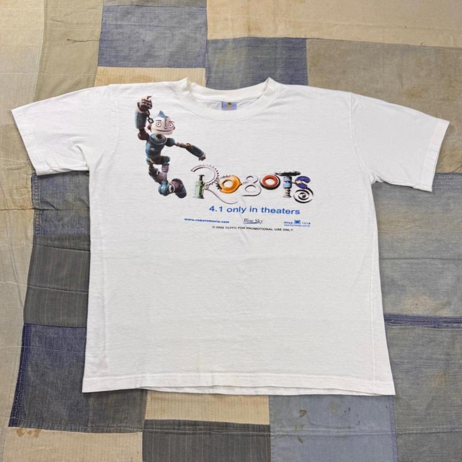 2005 Robots Movie Promotional Graphic Tee | Medium