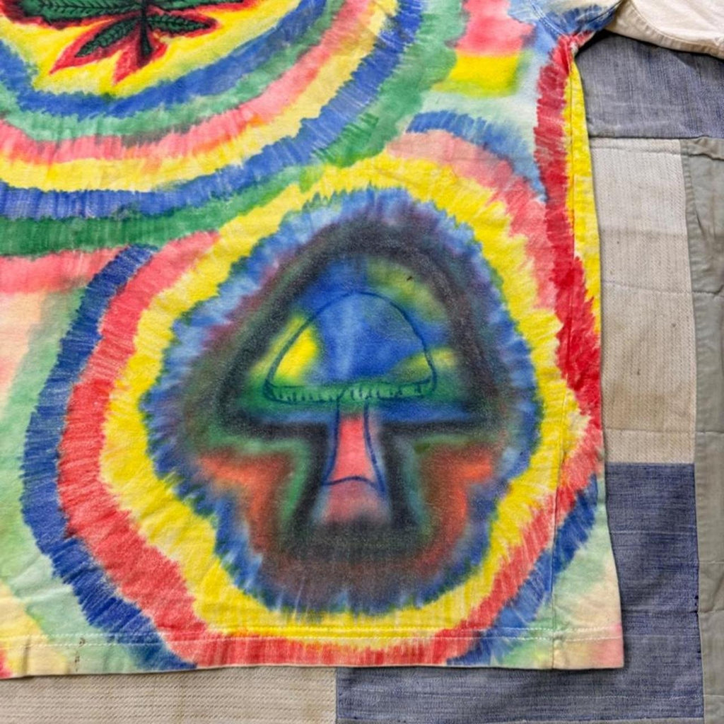 1990s GAP Tie Dye Marijuana Leaf Mushroom Tee | XL
