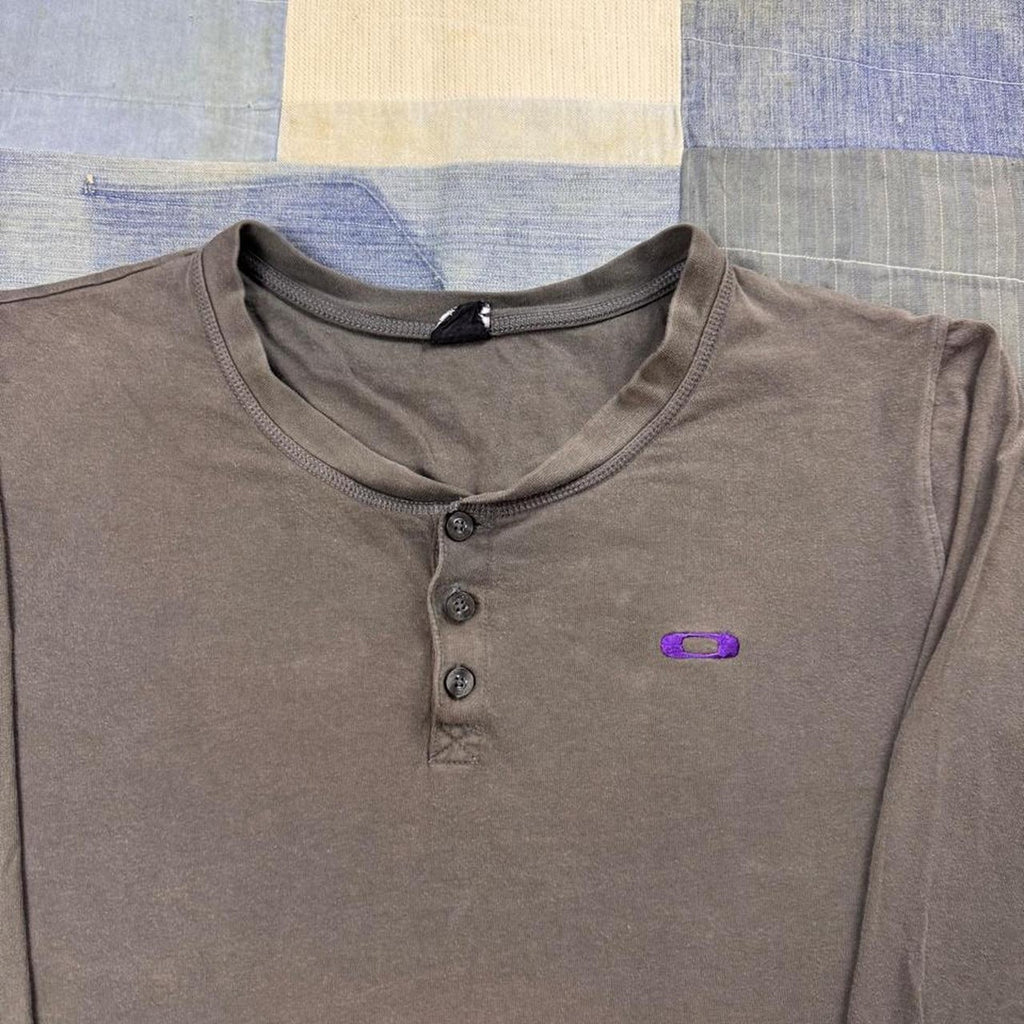 2000s Oakley Embroidered Logo Long Sleeve Henley | Medium