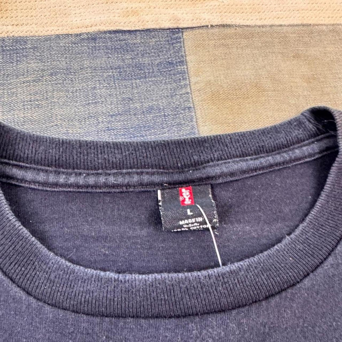 2000s Levi's Jeans Distressed Logo Graphic Tee | Large
