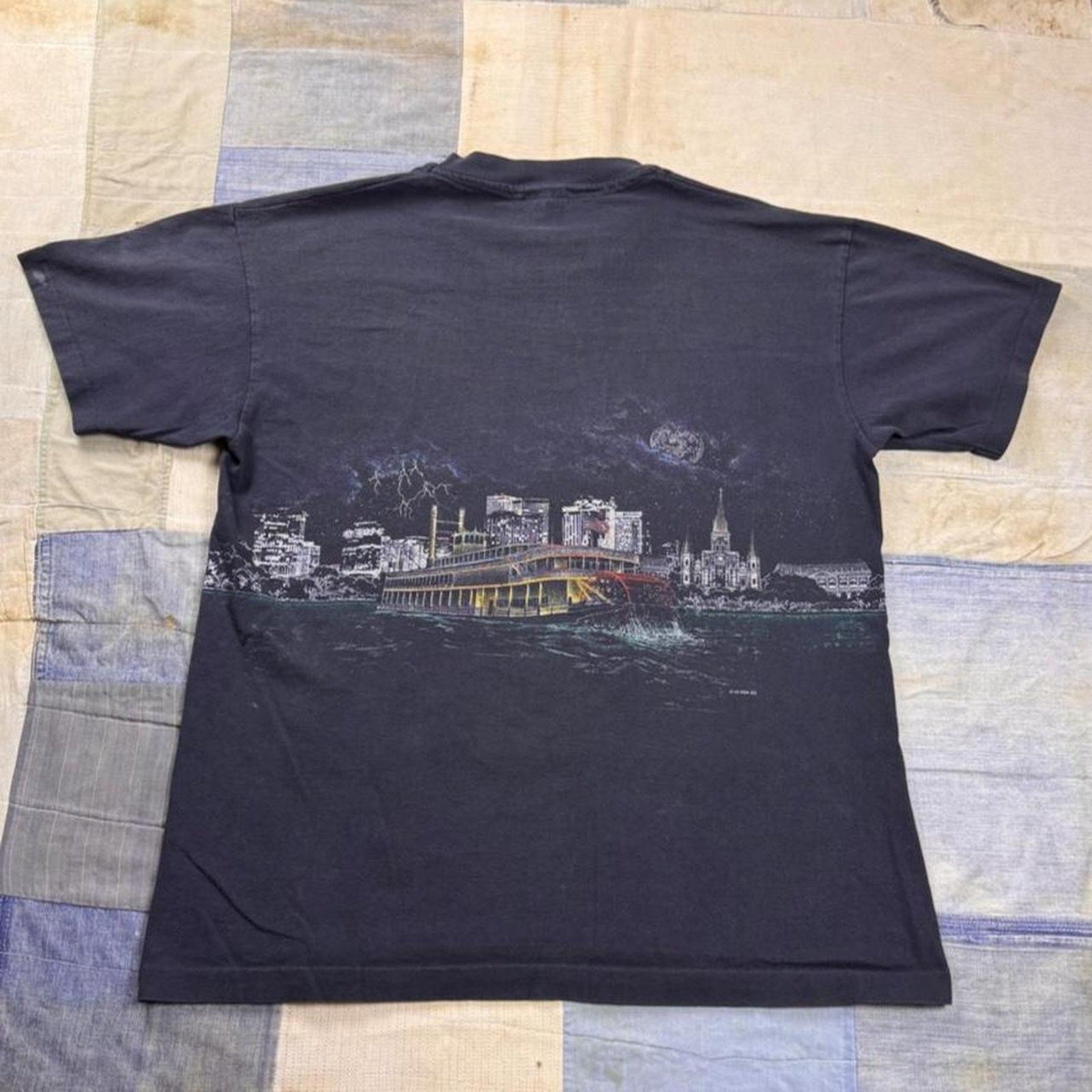 1990s New Orleans Riverboat Wraparound Graphic Tee | XL