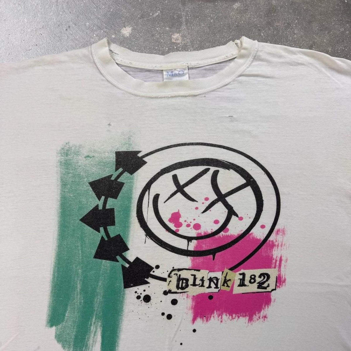 2000s Blink-182 Smiley Face Pop Punk Graphic Tee | XL
