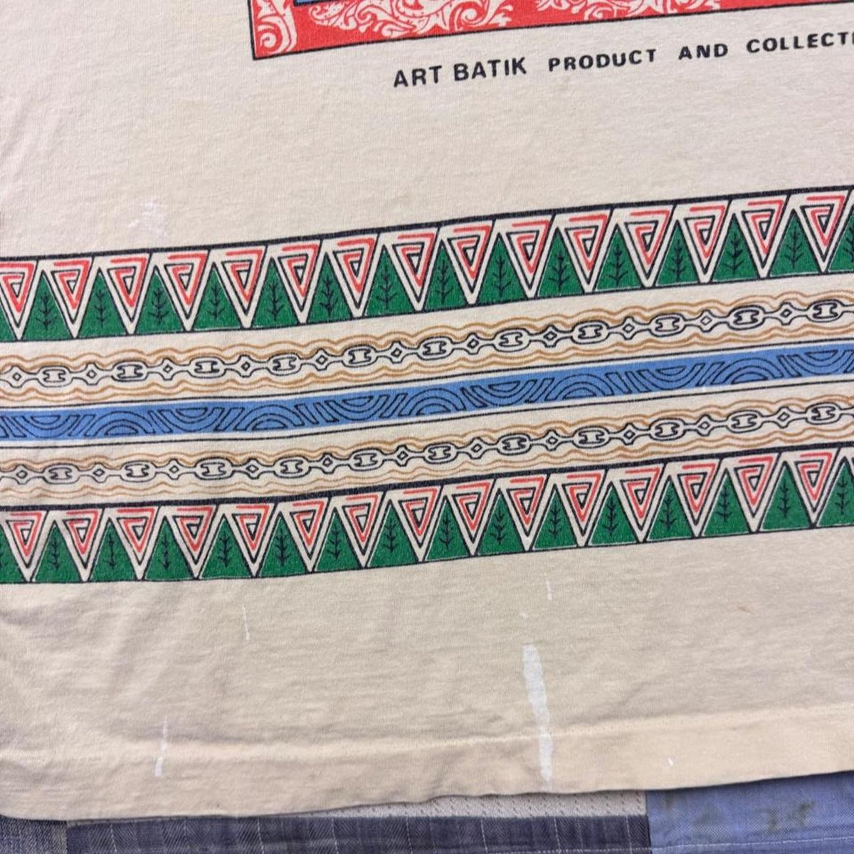1990s New Top Indonesia Art Batik Wayang Graphic Tee All Over Tribal Print | Large