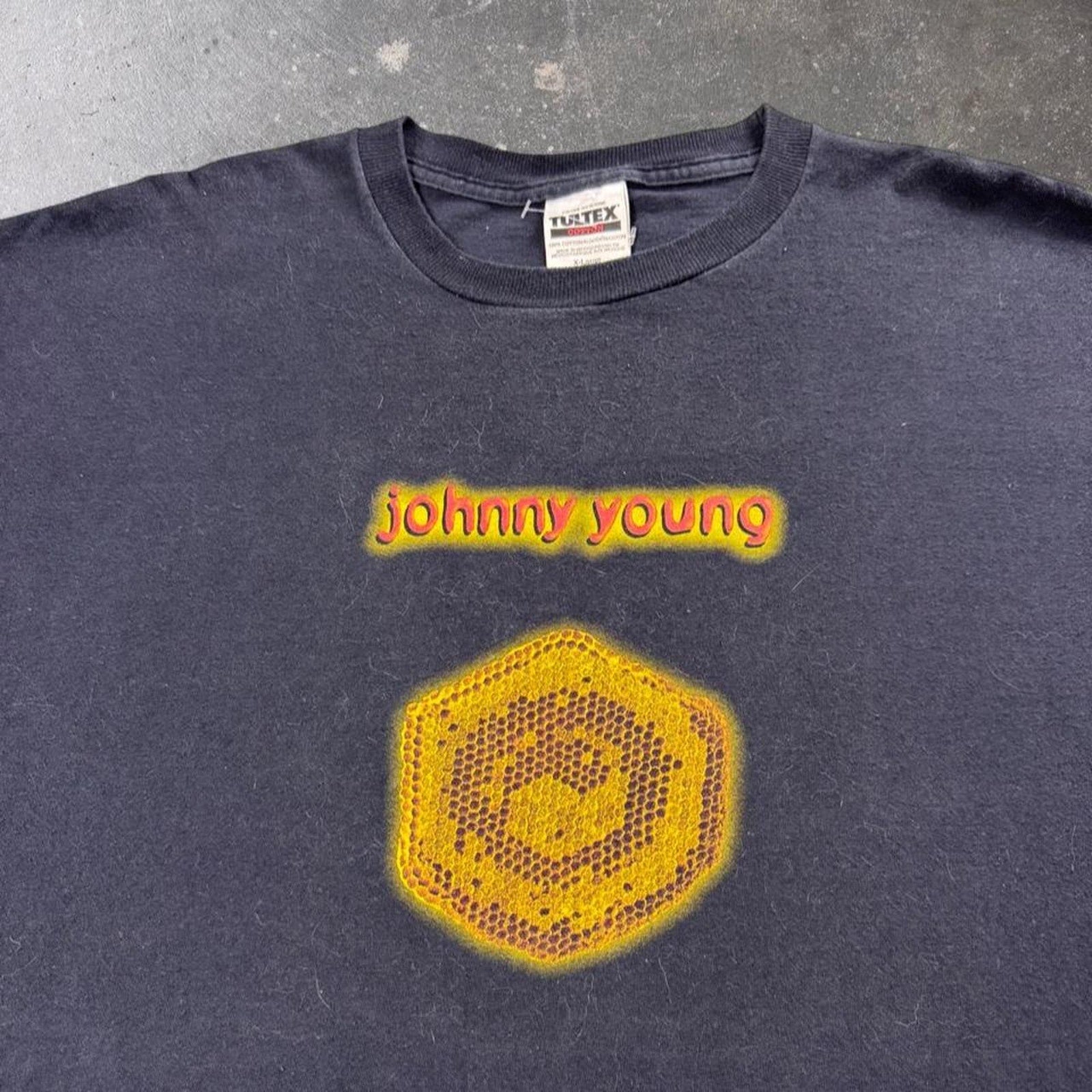 2000s Johnny Young Honeycomb Graphic Tee | XL