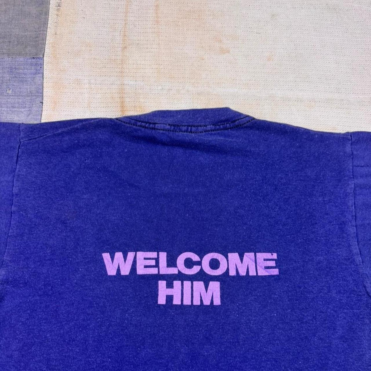 1982 E.T. The Extra-Terrestrial Welcome Him Movie Promo Tee | Small