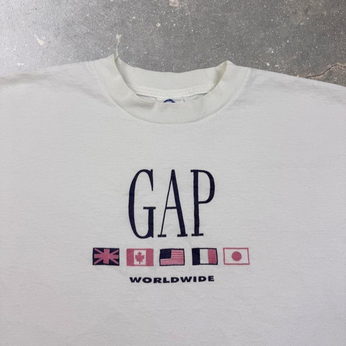 1990s GAP Worldwide Flags Logo Tee | Medium