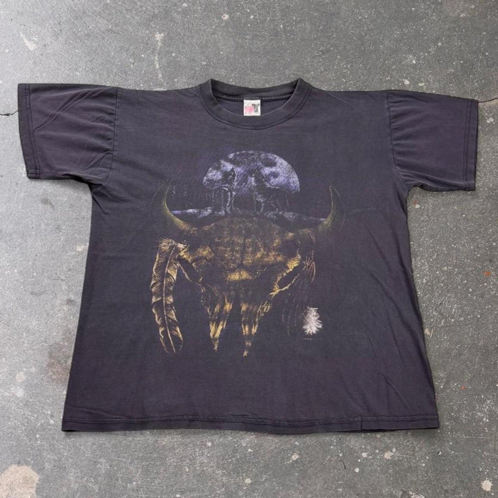 1990s Buffalo Skull Wolf Moon Graphic Tee | Medium