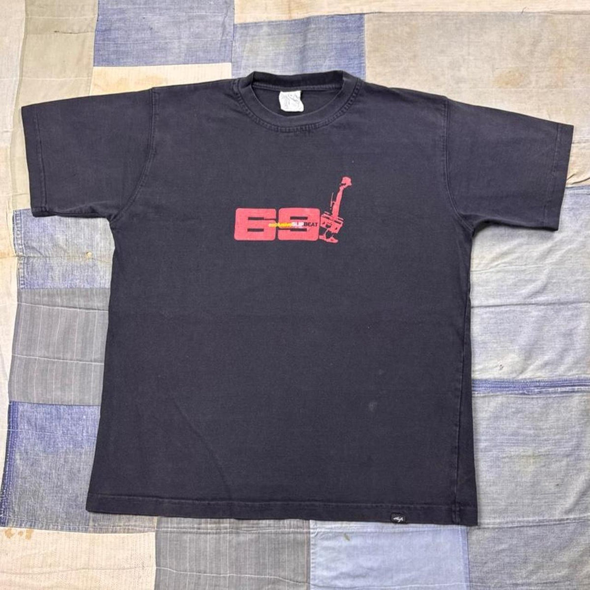 2000s Exclusive Sup Beat 69 Graphic Tee | Large
