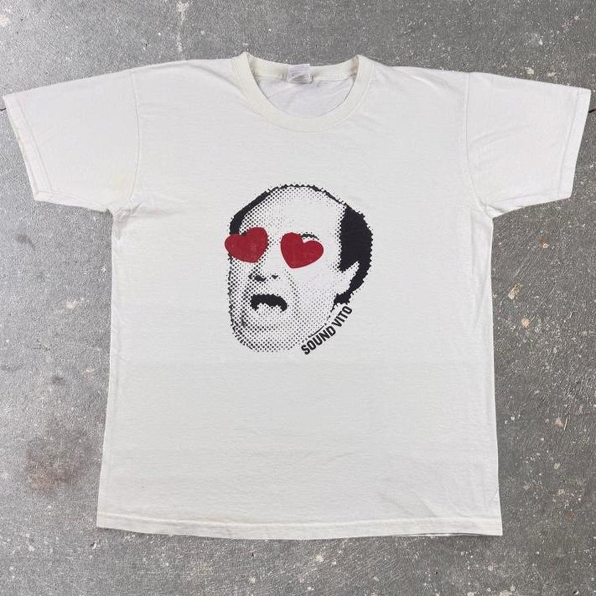 2000s Sound Vito Heart Eyes Graphic Tee | Medium