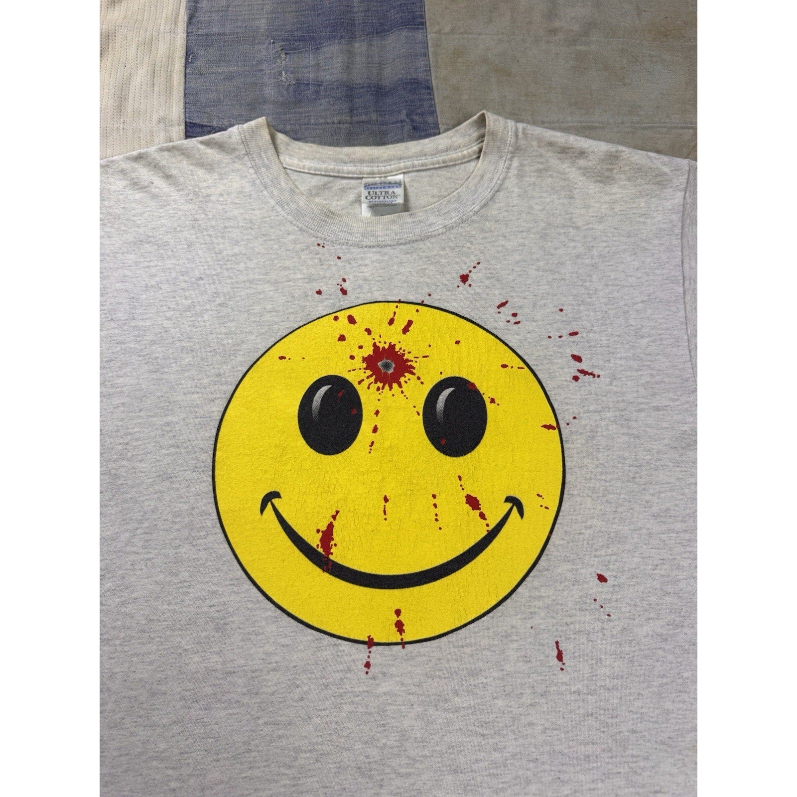 Vintage Smiley Face Bullet Hole Graphic T Shirt Blood Splatter Y2K Adult Medium