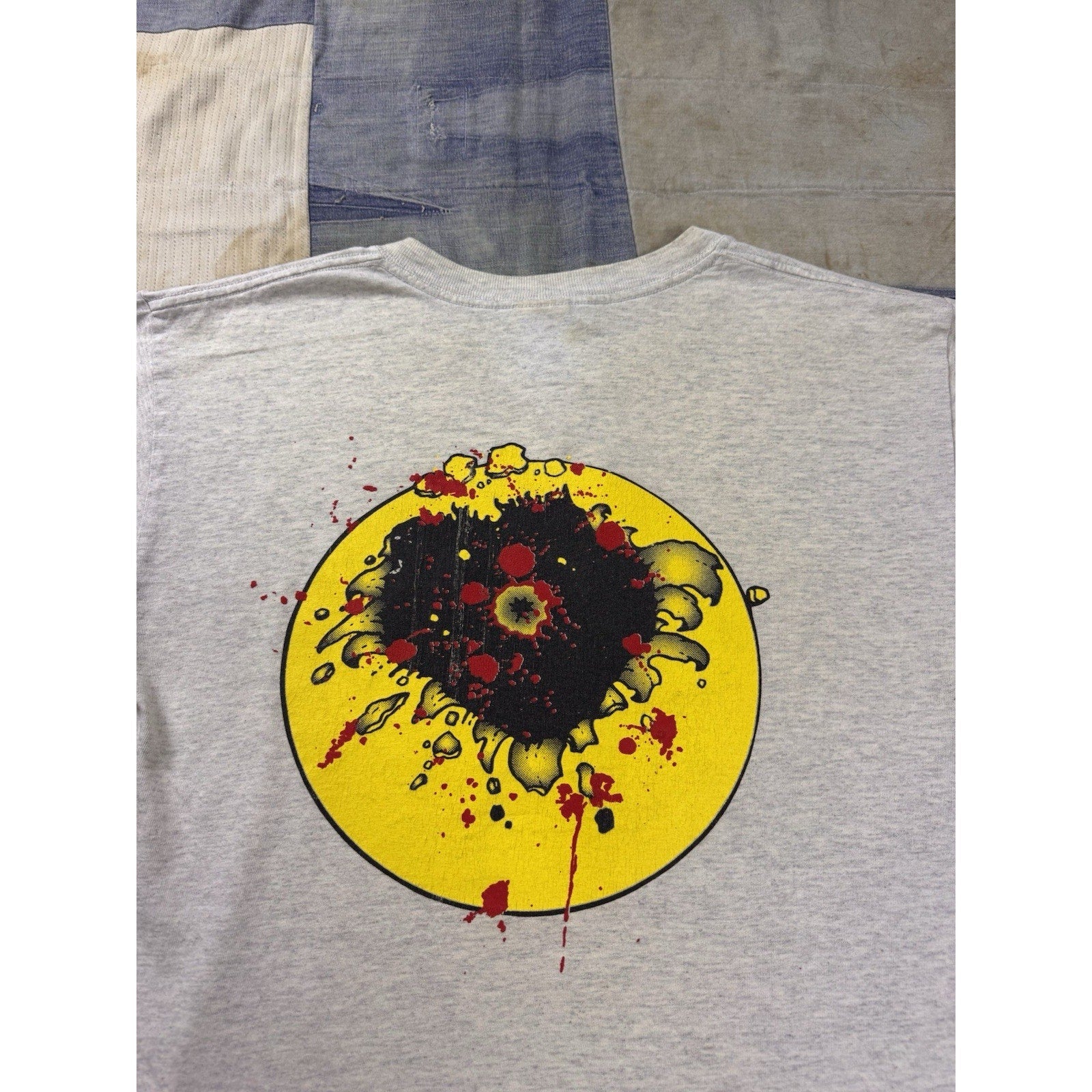 Vintage Smiley Face Bullet Hole Graphic T Shirt Blood Splatter Y2K Adult Medium