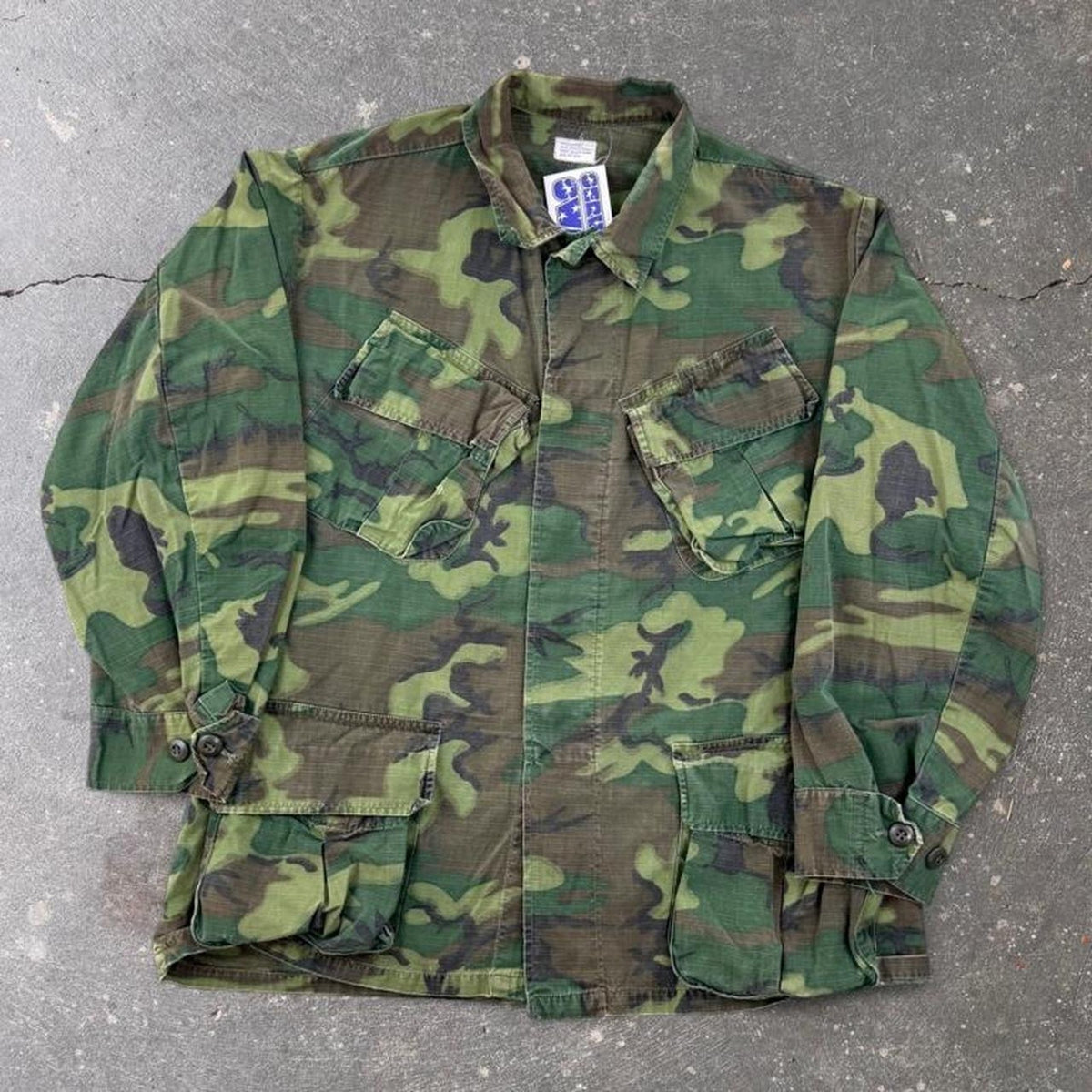 1969 US Army Vietnam ERDL Green Leaf Camo Jungle Fatigue Jacket | Medium Short