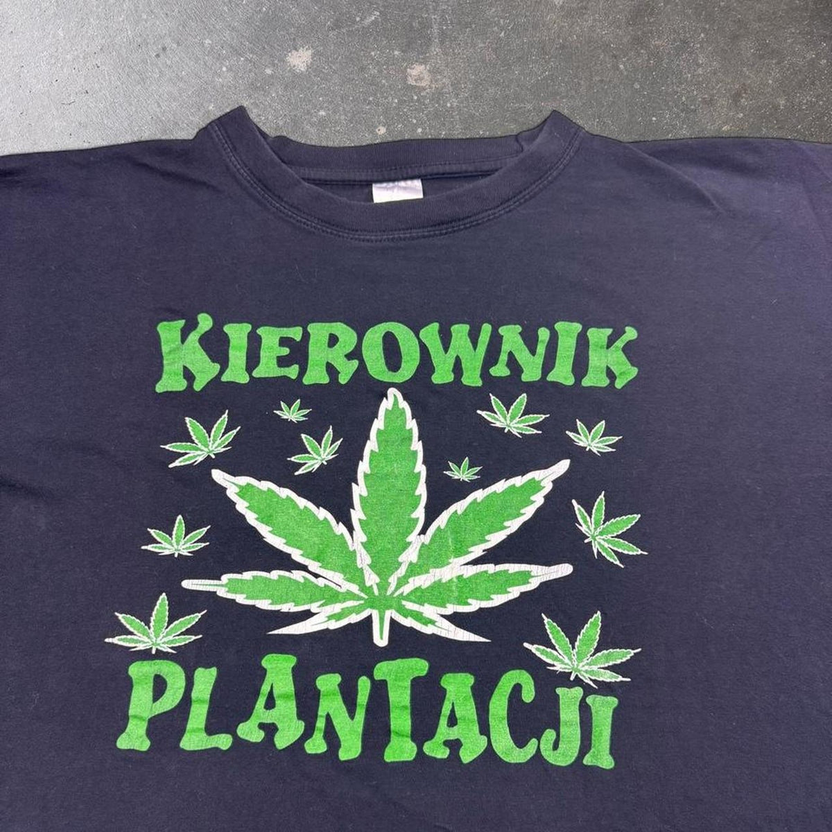 2000s Polish Kierownik Plantacji Marijuana Graphic Tee | XL