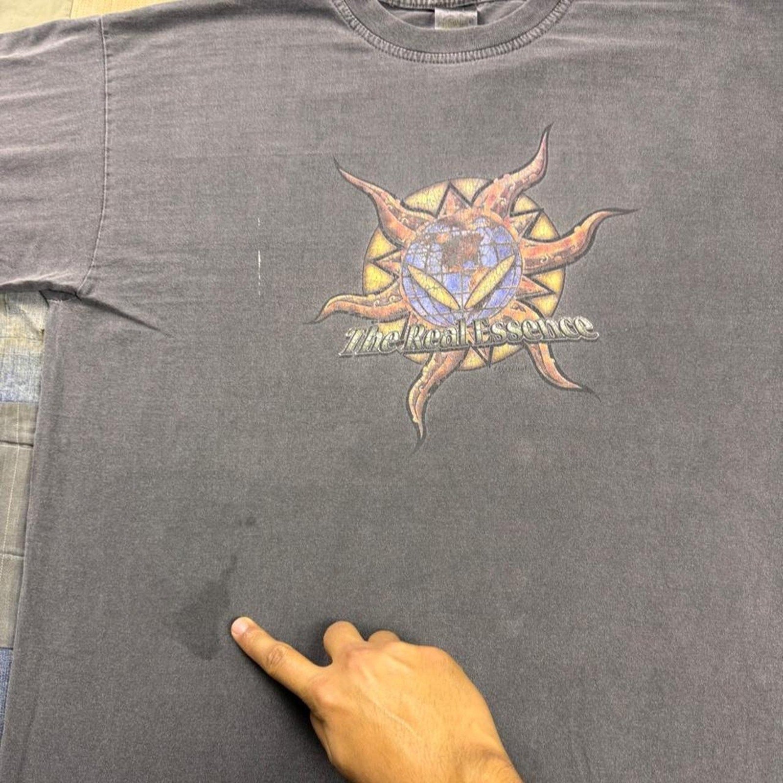 2000s The Real Essence Sun Globe Graphic Tee | XL