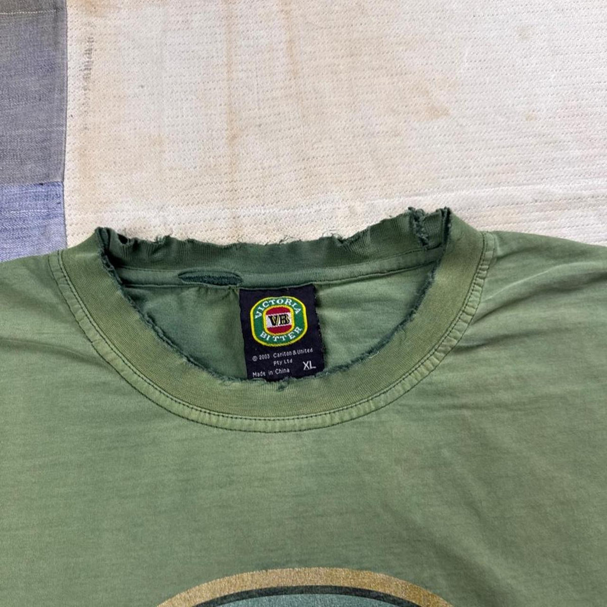 2003 Victoria Bitter VB Distressed Beer Tee | XL