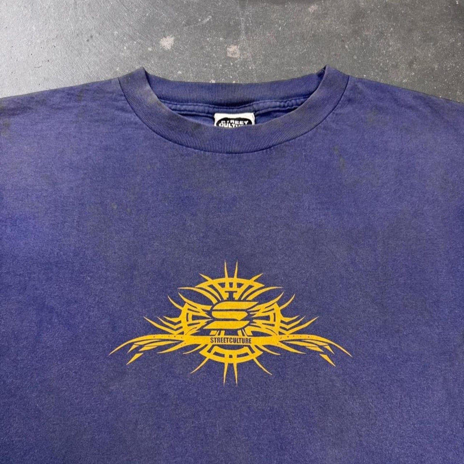 1990s Street Culture Tribal Logo Graphic Tee | Large