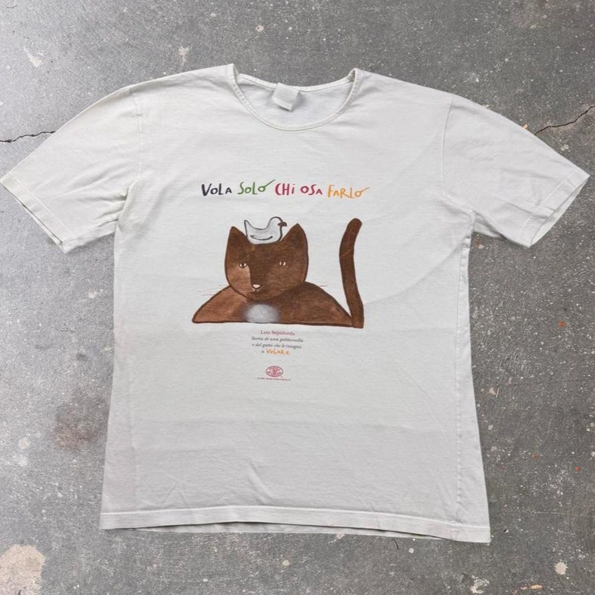 1996 Luis Sepúlveda Seagull and the Cat Italian Book Tee | Medium