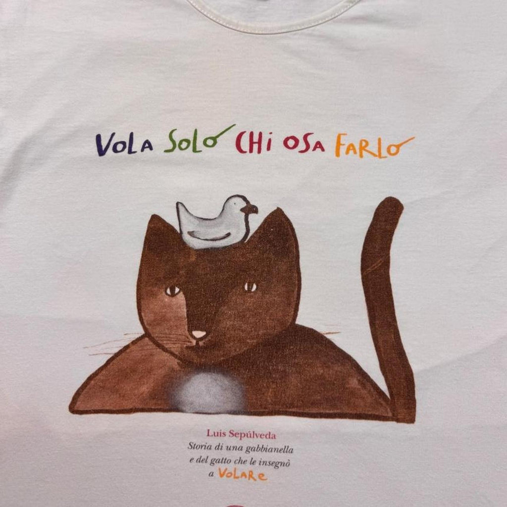 1996 Luis Sepúlveda Seagull and the Cat Italian Book Tee | Medium