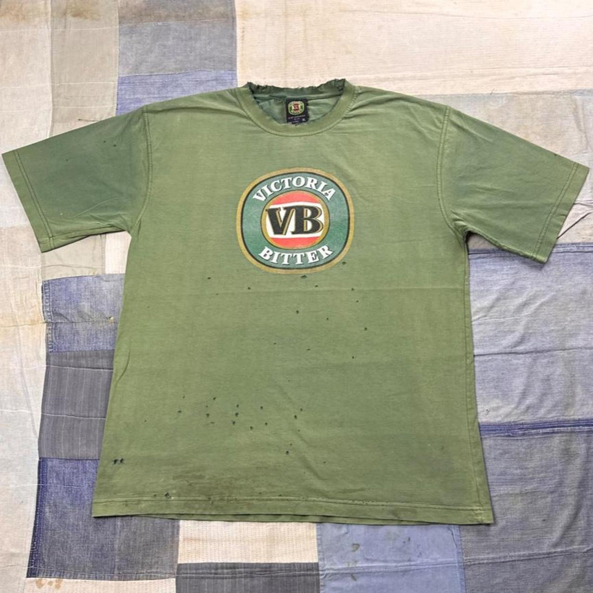 2003 Victoria Bitter VB Distressed Beer Tee | XL