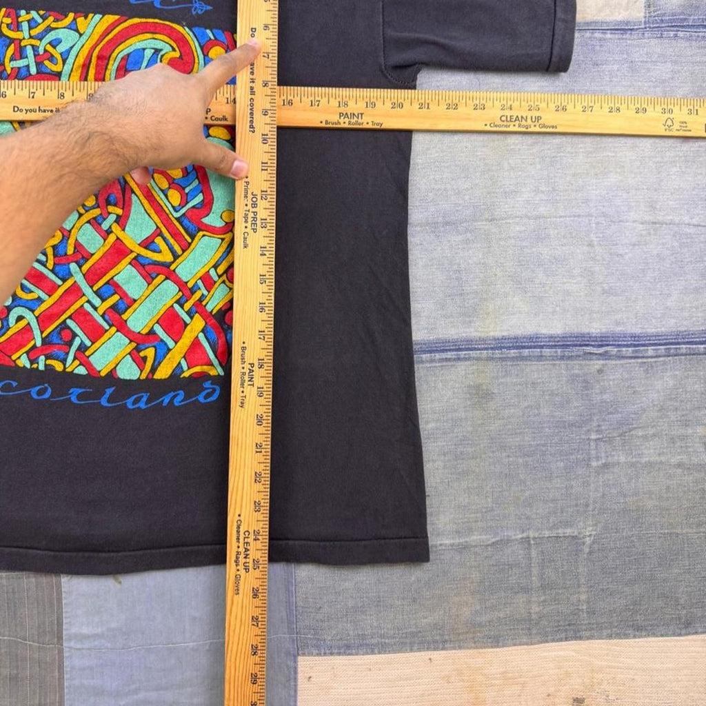 1990s Celtic Scottish Knot Art Graphic Tee | Medium