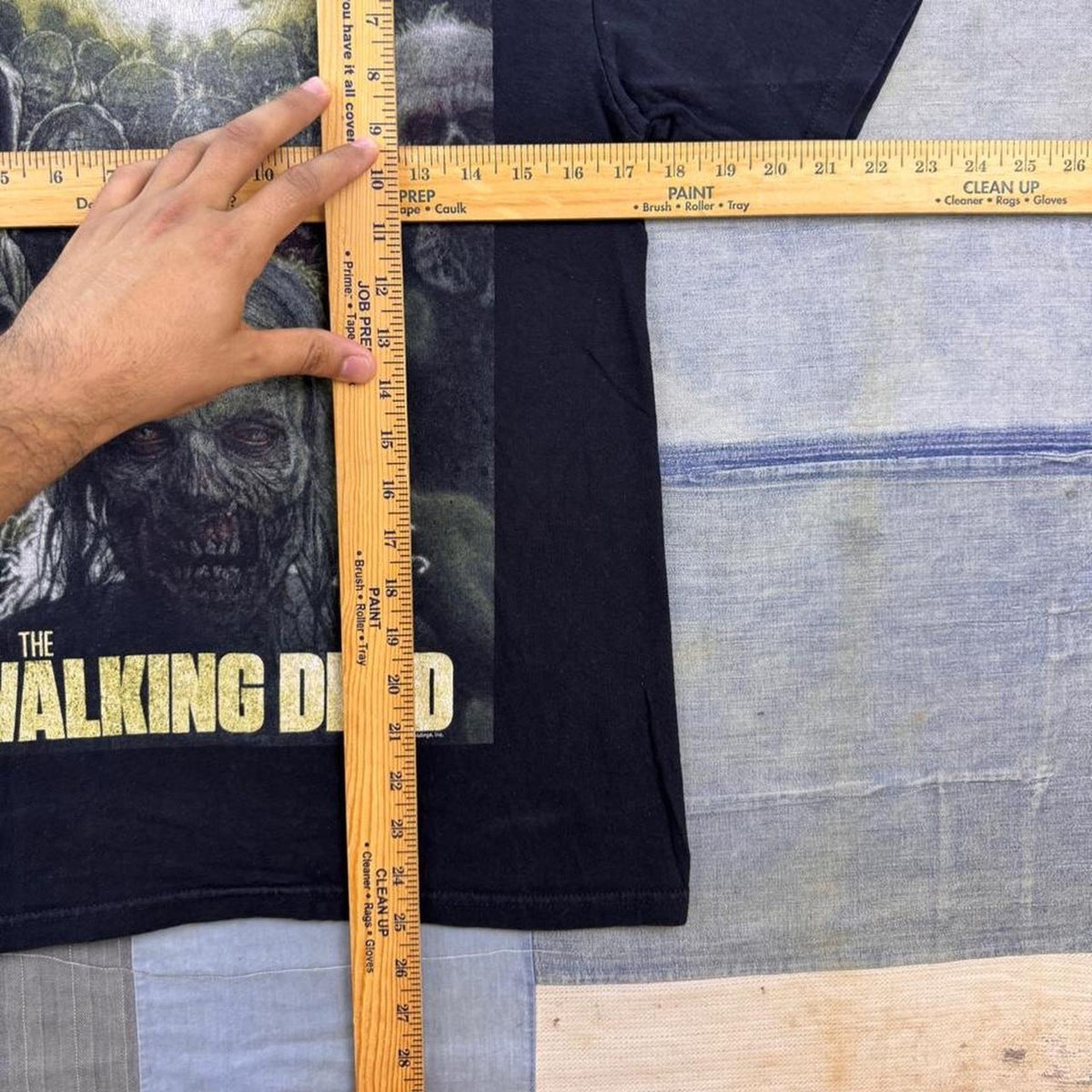 2010s The Walking Dead Walker Horde Horror Graphic Tee | Small
