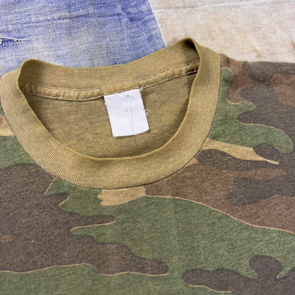 Vintage essential 90s Camo Pocket Tee Size Large