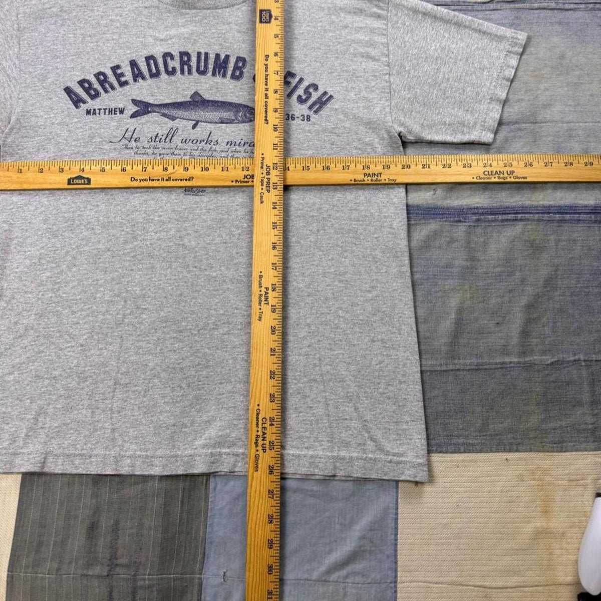 2000 Kerusso “A Breadcrumb & Fish” Christian Graphic Tee | Medium