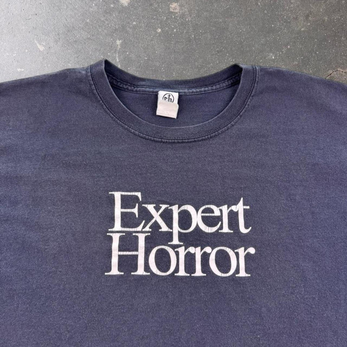 1990s Expert Horror Research Company Graphic Tee | Large