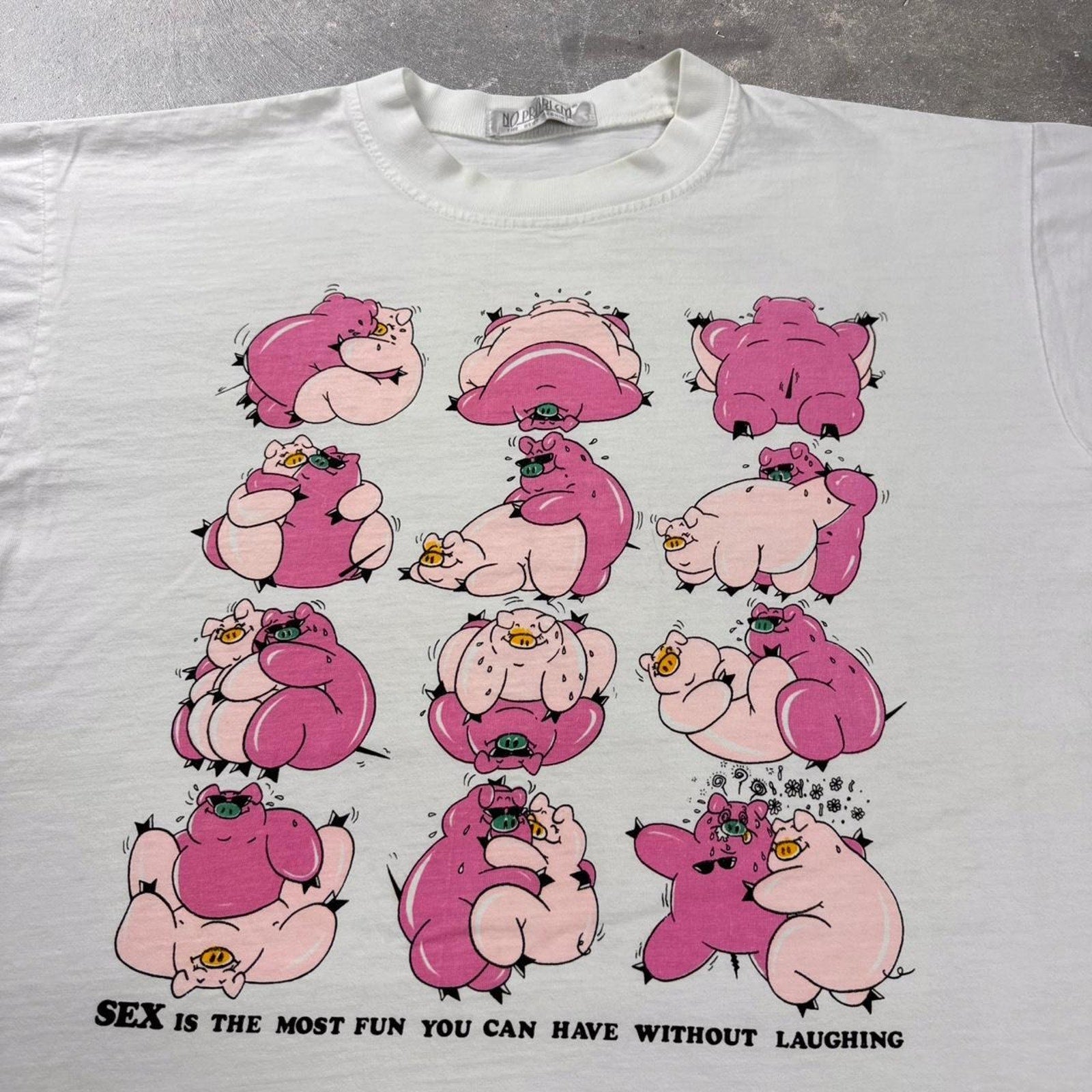 1990s Pigs having Sex Humor Tee | Large